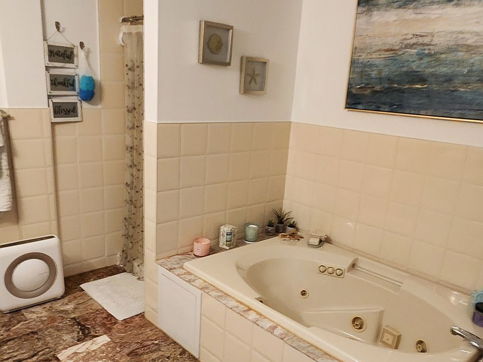 Bathroom with jetted tub