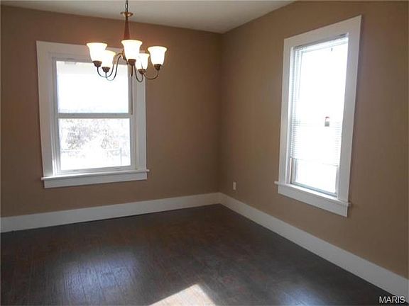 4th image of 157 Blain St