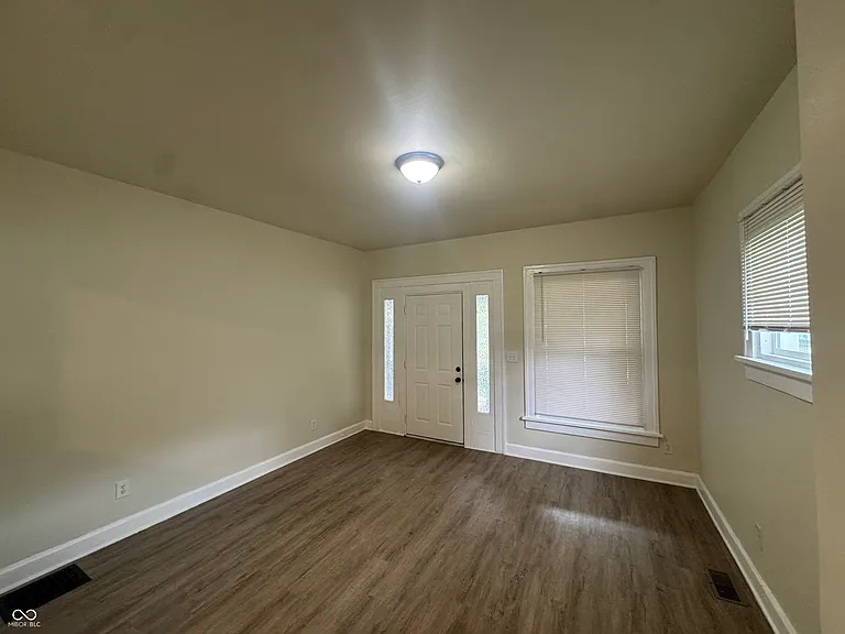 4040 N College Ave — Photo 3