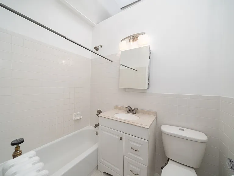 225 Garfield Ave #2 — Photo 4
