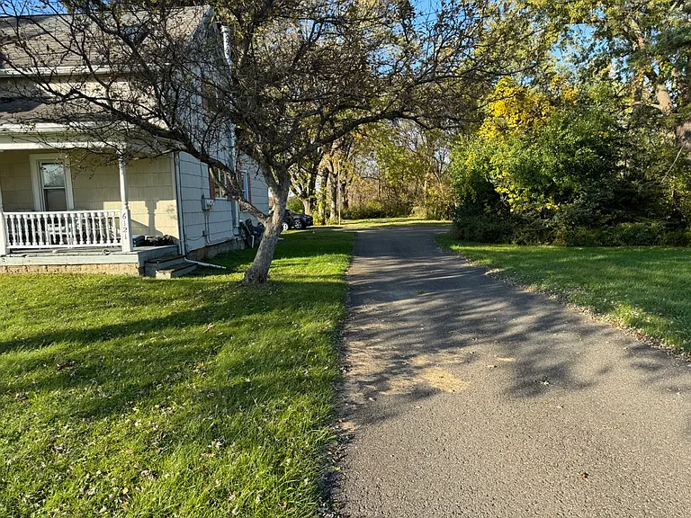 6121 Clinton St — Photo 20