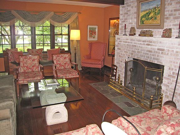 4th image of 205 E Witchwood Ln