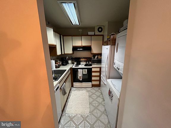 5th image of 900 N Stafford St APT 1815