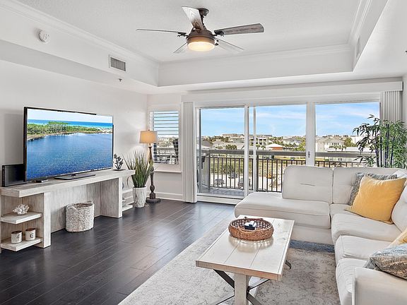 4th image of 725 Gulf Shore Dr Unit 204B