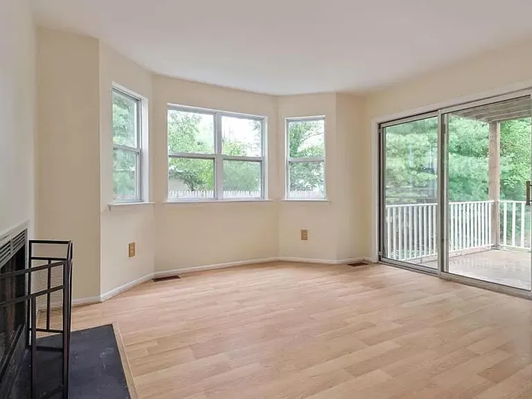 356 Keswick Dr — Photo 7