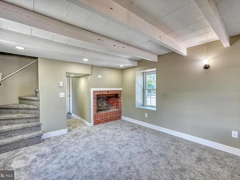 515 W Penn Ave — Photo 5