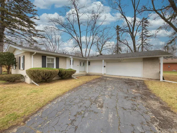 25800 Acacia St, Southfield, MI 48033