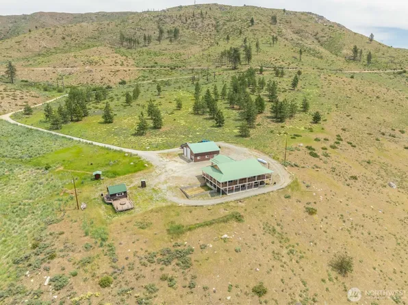29 Barn Dance Drive, Pateros, WA 98846