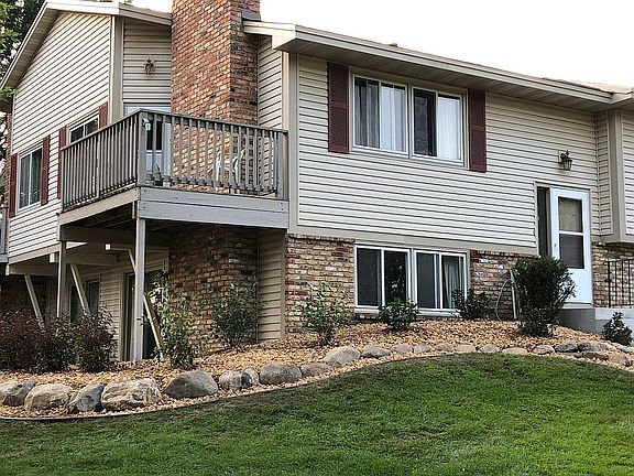 2nd image of 1527 128th Ln NE