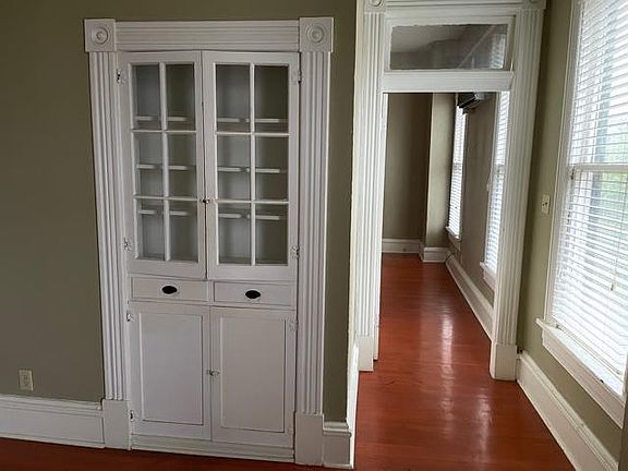 3rd image of 1004 Scott St APT 3
