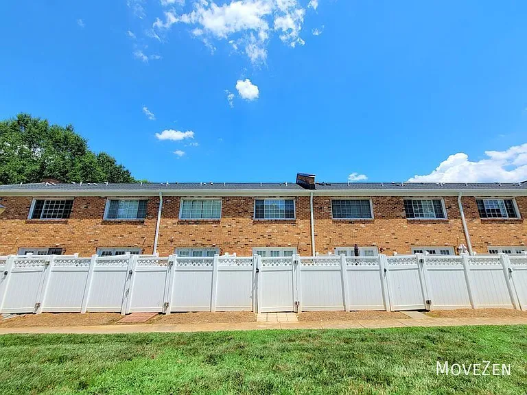 1336 Green Oaks Ln #E — Photo 6
