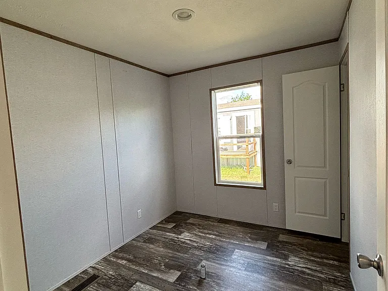 1023 SW 22nd St — Photo 4