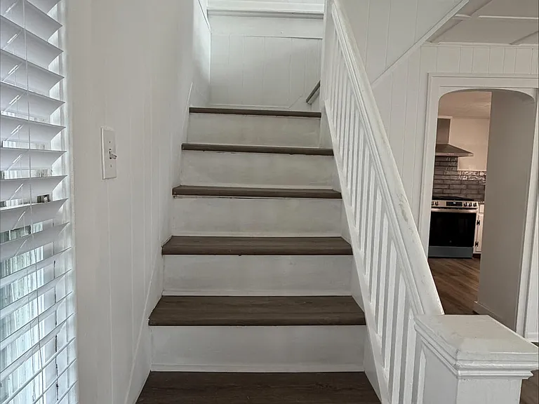 104 Burlington Ave — Photo 22