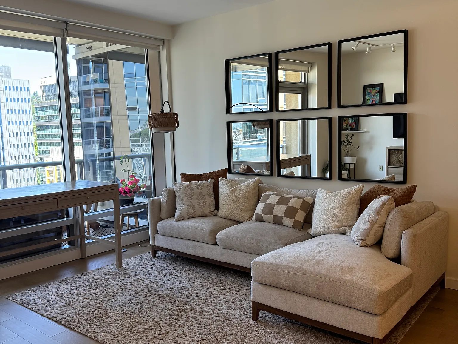 1 bed, 982 sqft, $2,600 — Photo 3