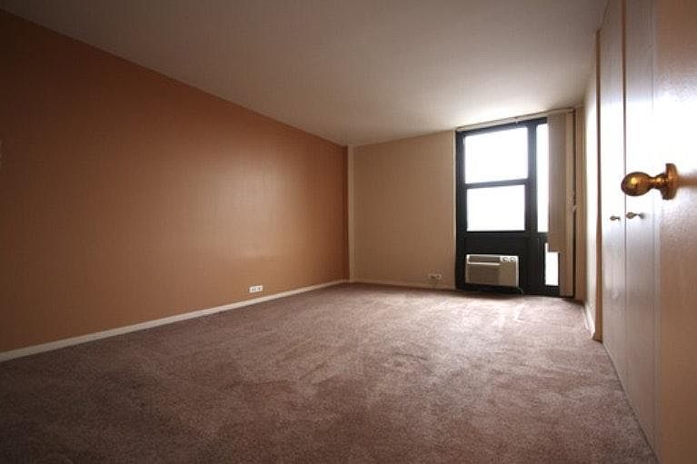 1st image of 2921 S Michigan Ave APT 210