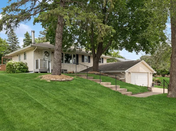 6640 4th St N, Oakdale, MN 55128