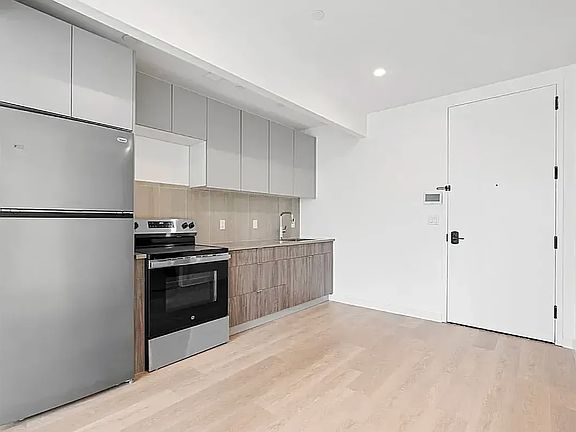 5th image of 172-02 Hillside Ave #3F