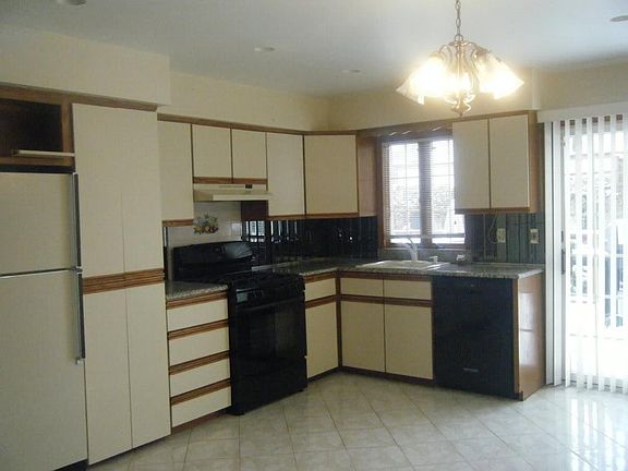 2nd image of 441 Clifton Ave