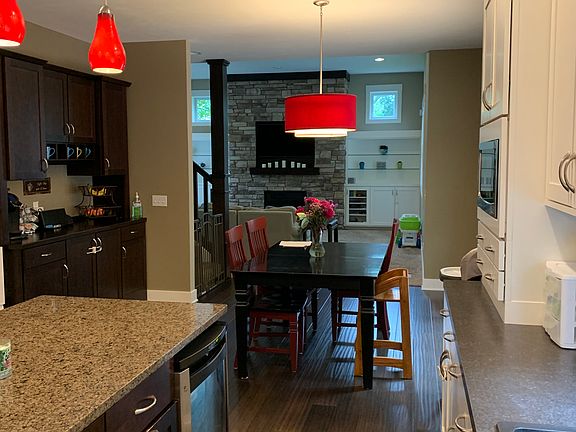 3rd image of 3840 Woodstream Dr SW
