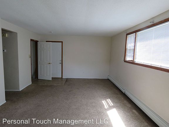 5th image of 1006 18 1/2 St S APT 4
