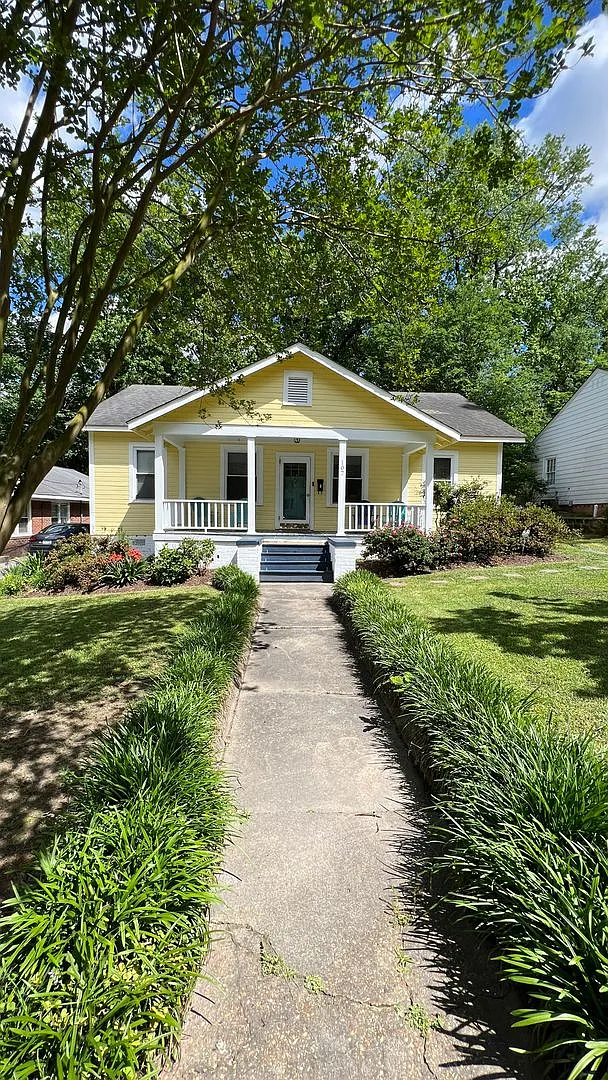 Charming 3 Bedroom Home! — Photo 2