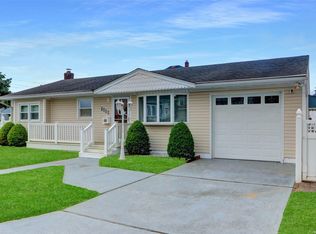1090 Campagnoli Ave, Copiague, NY 11726