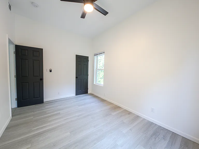 2620 May St #4 — Photo 13