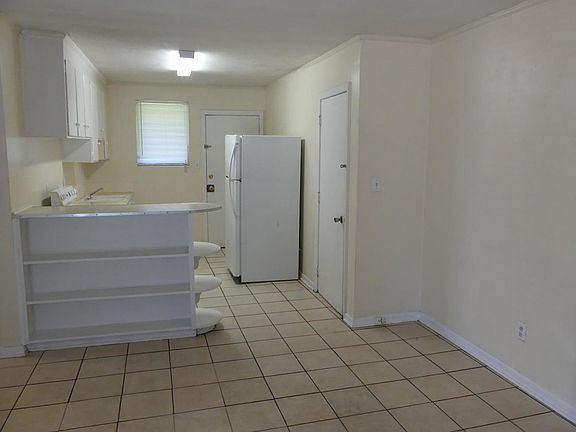 2nd image of 1504 N Y St