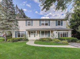 221 Sunset Ter, Lake Bluff, IL 60044