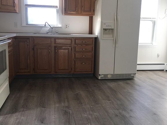 4th image of 26 Winsor St APT 2
