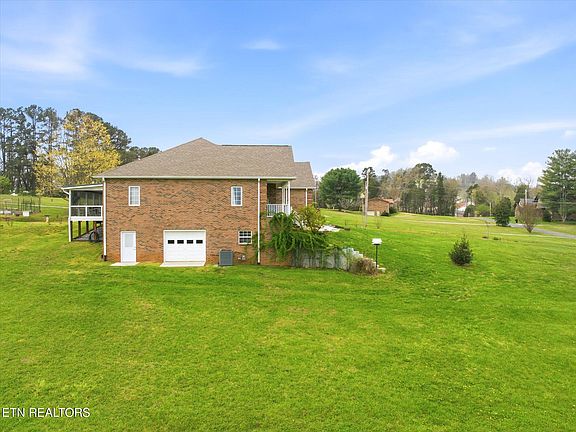 3rd image of 504 Overlook Rd