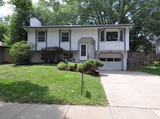 7330 Yosemite Dr, Lincoln, NE 68507