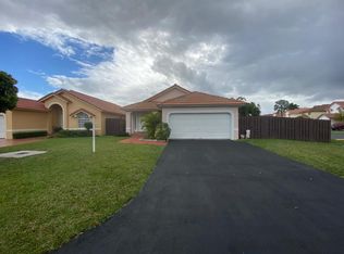 15320 SW 52nd Ter, Miami, FL 33185