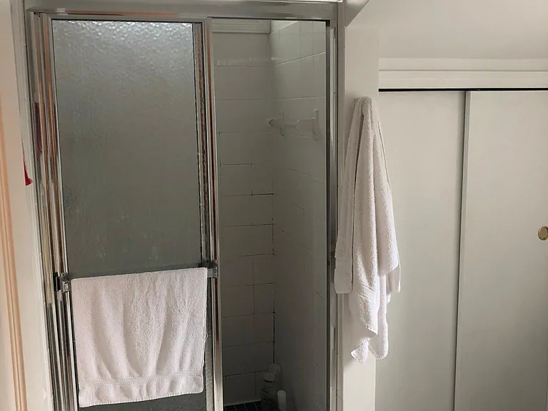 40 Lynwood Pl #4 — Photo 9