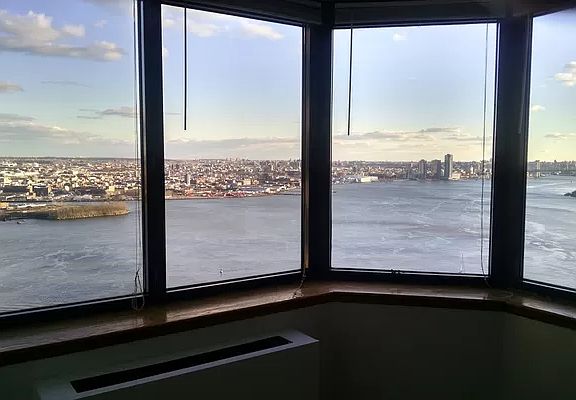 5th image of 415 E 37th St APT 39C