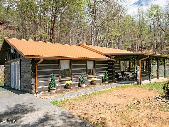 2nd image of 3650 Four Seasons Ln
