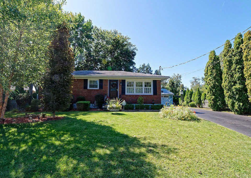 1st image of 7 Pettibone Dr
