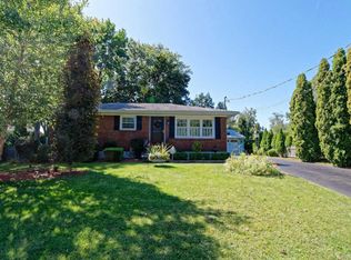 7 Pettibone Dr, Albany, NY 12205