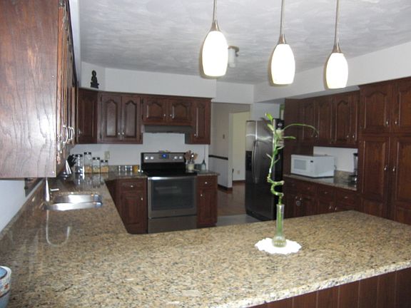 3rd image of 447 Candlewood Dr