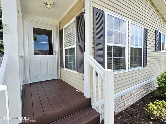 2nd image of 25 Pine Ridge Boulevard