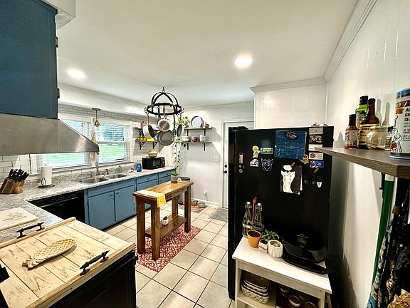 3rd image of 4028 Norwood Ave