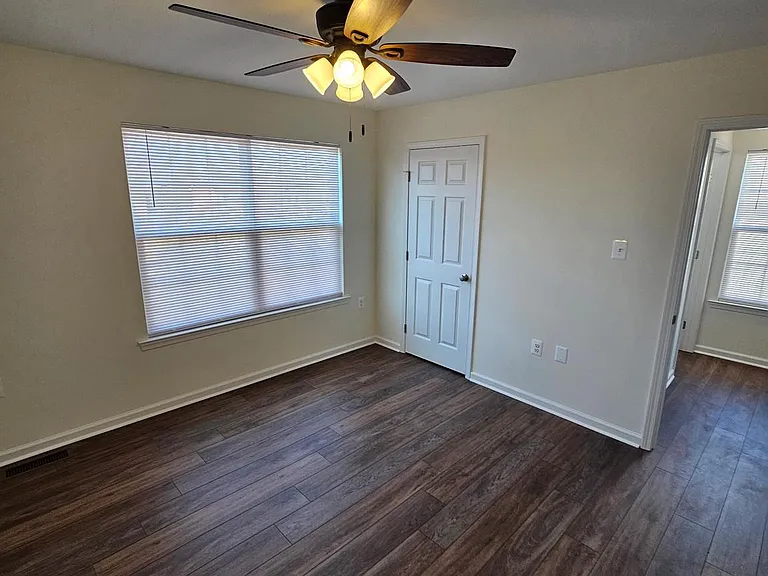 111 Barrington Ln — Photo 9