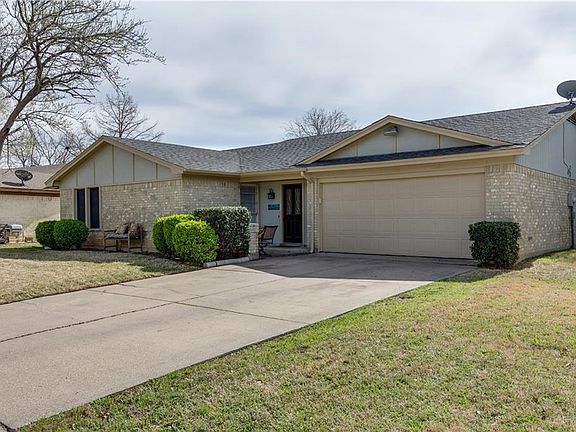 2nd image of 1808 Briar Meadow Dr