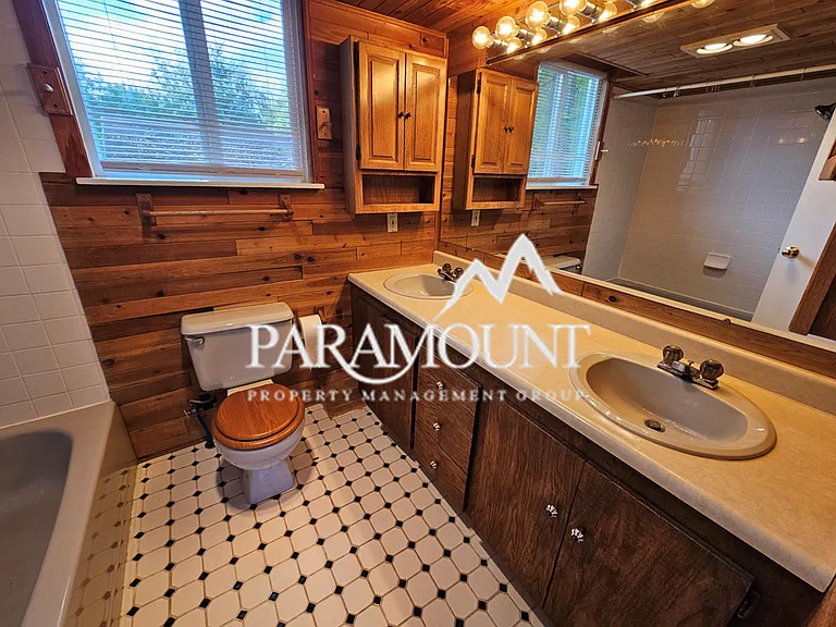 2533 Strassburg St NE — Photo 7