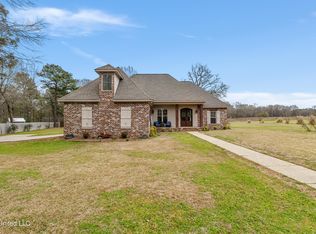98 Wandering Oaks Ln, Hattiesburg, MS 39401