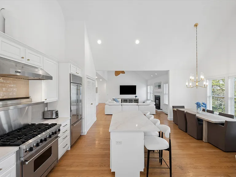 10 Peconic View Ct — Photo 7