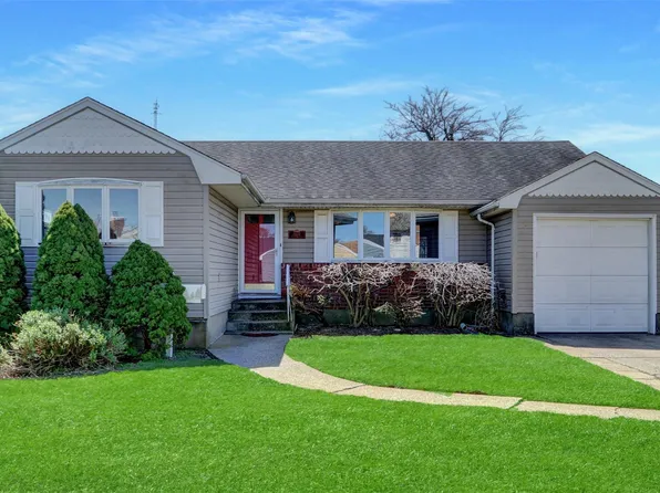 2606 Firma Lane, East Meadow, NY 11554
