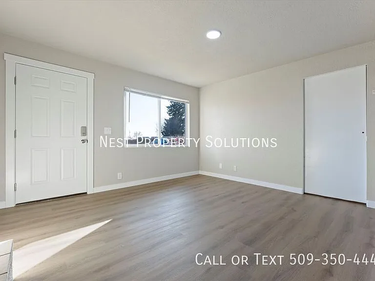 4460 Circle Pl NE #2 — Photo 4