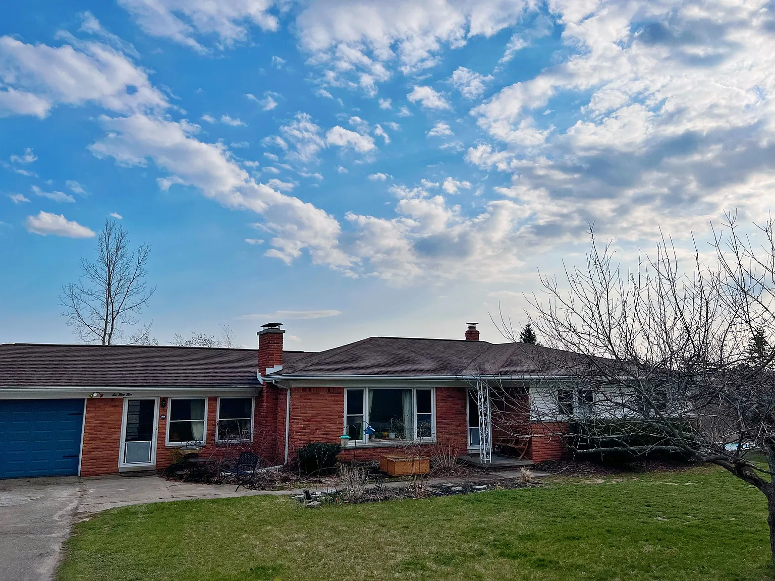 654 E Ridge Dr photo 1