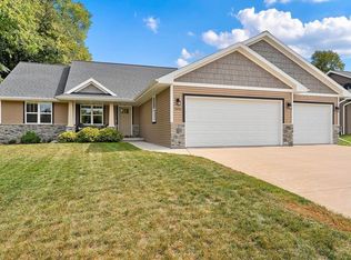 1414 Buckys Run, Green Bay, WI 54313